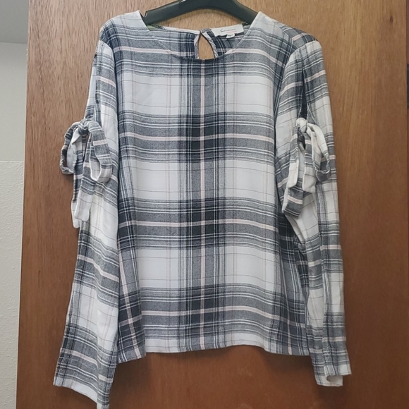 Vince Camuto Tops - Vince Mauto plaid top